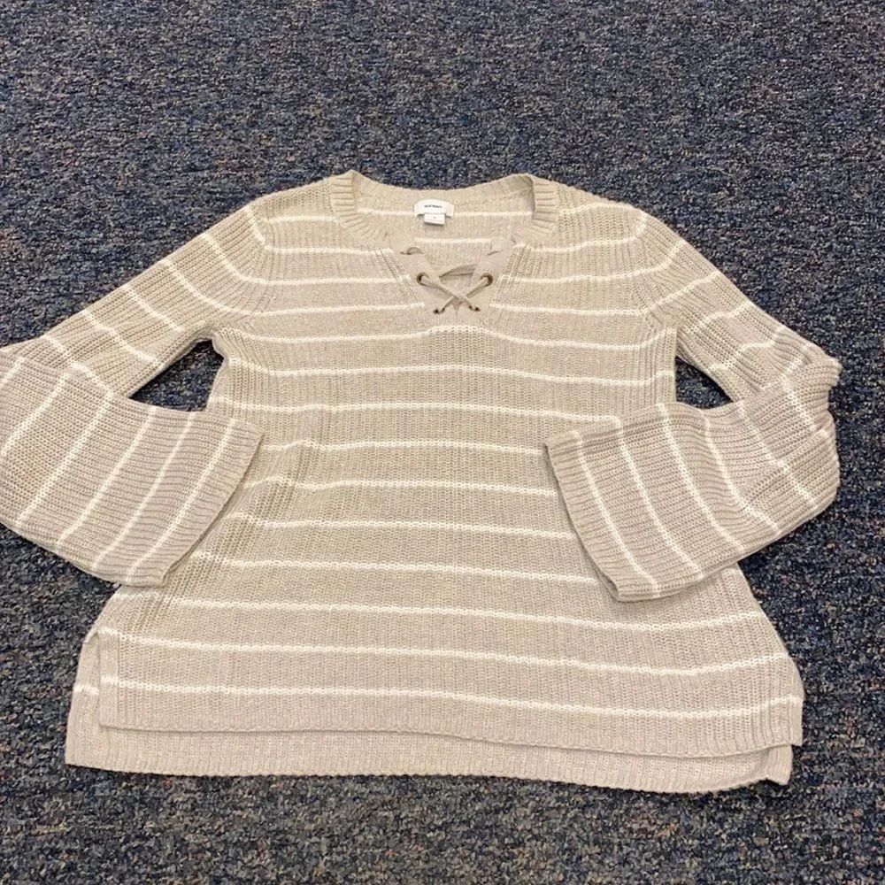 Old Navy Tan Stripped Sweater sz.s